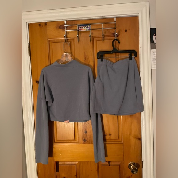 Dresses - Picture 9 of 10